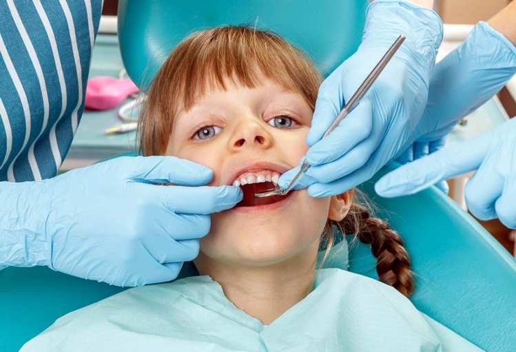 Dental Treatments for Gapped Teeth कब नहीं भरता है दांतों के बीच का रिक्त स्थान